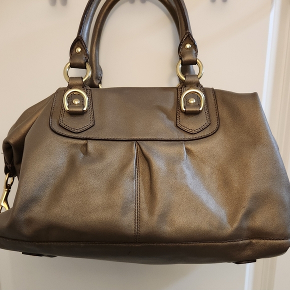 Coach Ashley - Picture 2 of 7